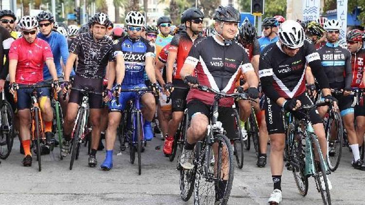 Veloturk Gran Fondo Çeşmede 837 bisikletçi yarıştı