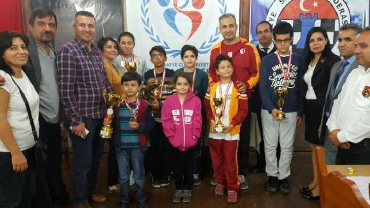 Atatürkü Anma Satranç Turnuvasında ödüller dağıtıldı