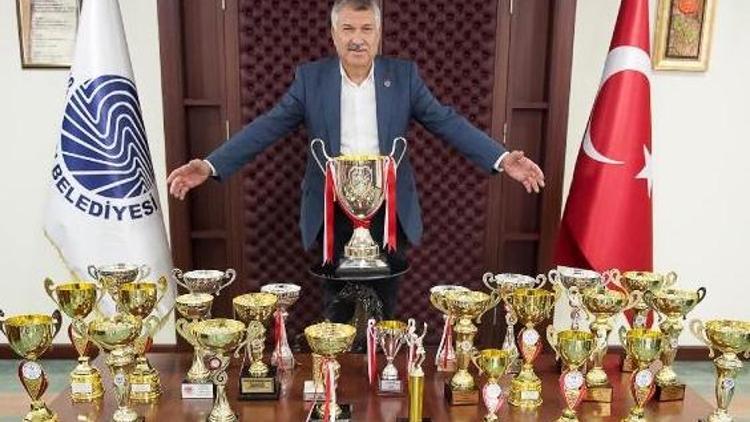 Seyhan Belediyespor kupaları topladı