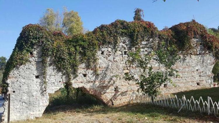 Kuşadasında tarihi binalara restorasyon