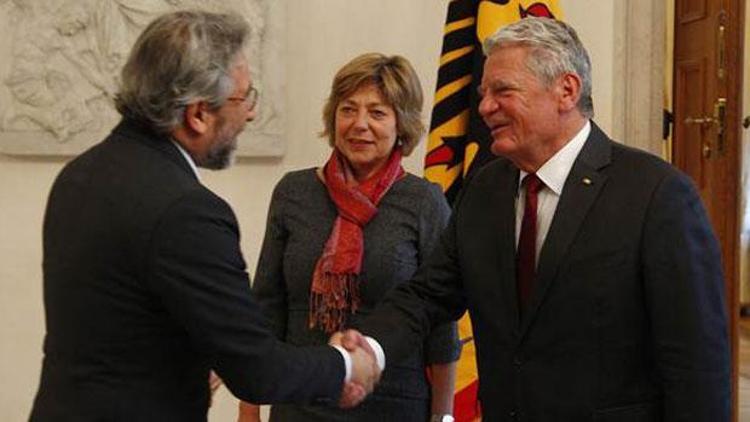 Almanya Cumhurbaşkanı Gauck, Can Dündar ile görüştü