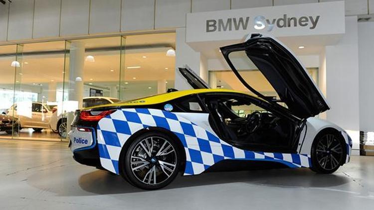 BMW i8 polis aracı oldu