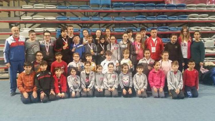 Şamiloğluspor kulübü karatecileri 8 birincilik, 4 ikincilik ve 4 üçüncülük elde etti