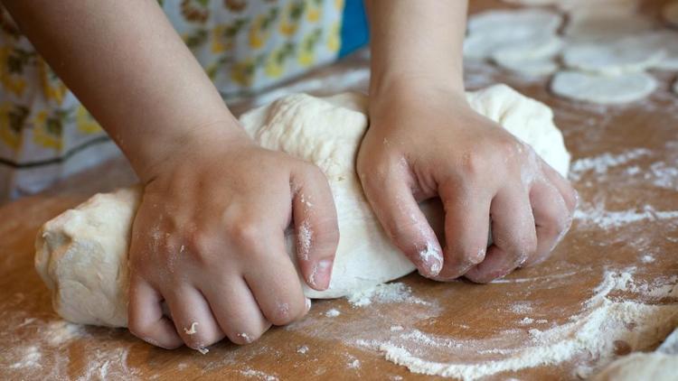 Kaşığa 40 tane sığdırmayı başaran mantıcılar