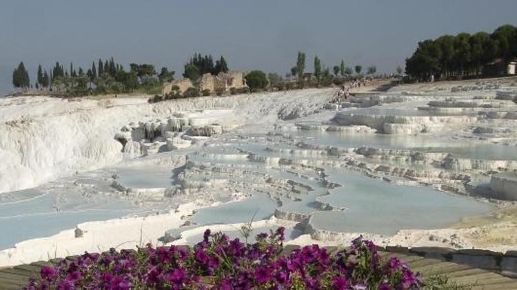 Pamukkale travertenleri ışık şovlarıyla renklenecek