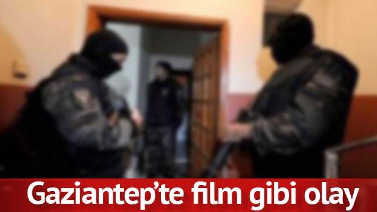 Polis üniformalı soygun: 1,5 milyon dolarla kaçtılar