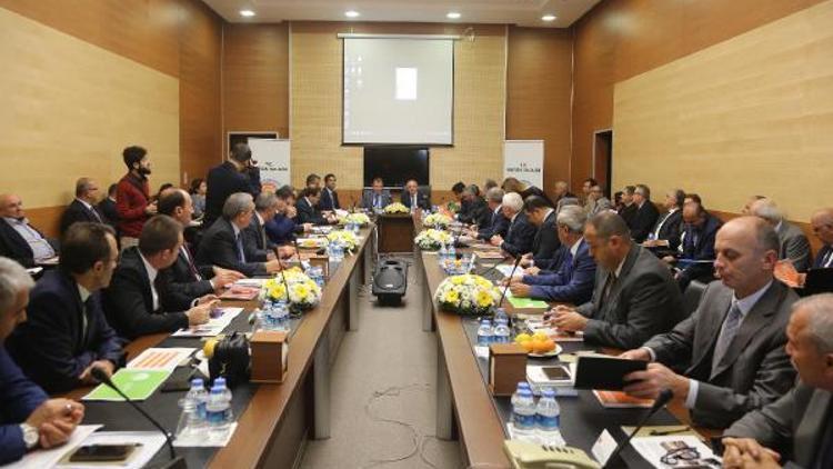 Tarım sektörünün tartışıldığı toplantıda üretici temsilcileri salonu terk etti