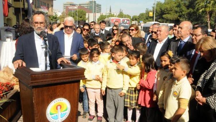 Menderes Samancılar ödüllerini Adana Sinema Müzesine bağışladı