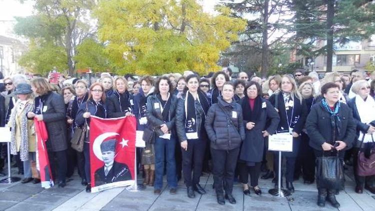 Atatürk, Eskişehirde törenle anıldı