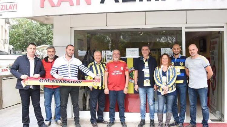 Fenerbahçe İzmir şubesinin düzenlediği kan bağışı kampanyasına Galatasaraylılar da destek oldu