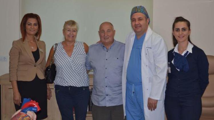 Kalbi duran İngiliz hasta İzmirde hayata döndü
