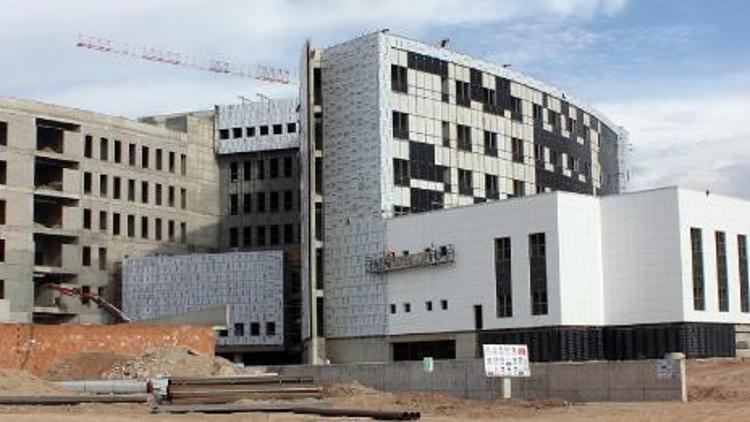 Aksarayda hastane inşaatı hızla devam ediyor