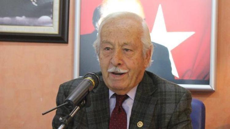 Demirelin yakın arkadaşı eski bakan Erdem: Demirel kendisini iktidardan alaşağı eden adamı, Çankaya Köşkünde ağırlamıştır