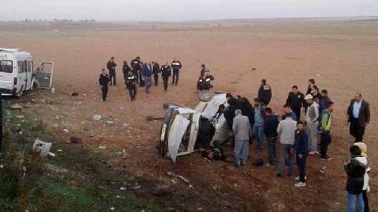 Çadır kent servisi ile otomobil çarpıştı: 1 ölü, 5 yaralı