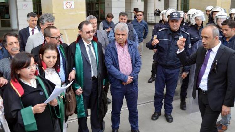 ÇHDnin kapatılmasını protesto eden avukatlara müdahale