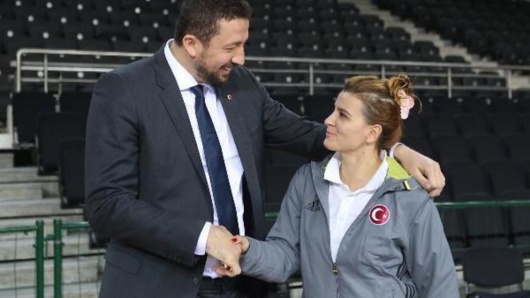 Basketbol Federasyonu Başkanı Türkoğlu, Potanın Perilerini ziyaret etti
