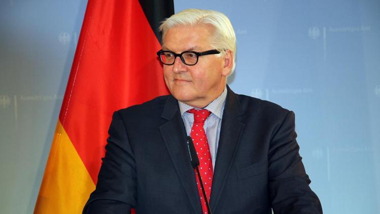 Alman bakanın  çantası ‘endişe’ dolu