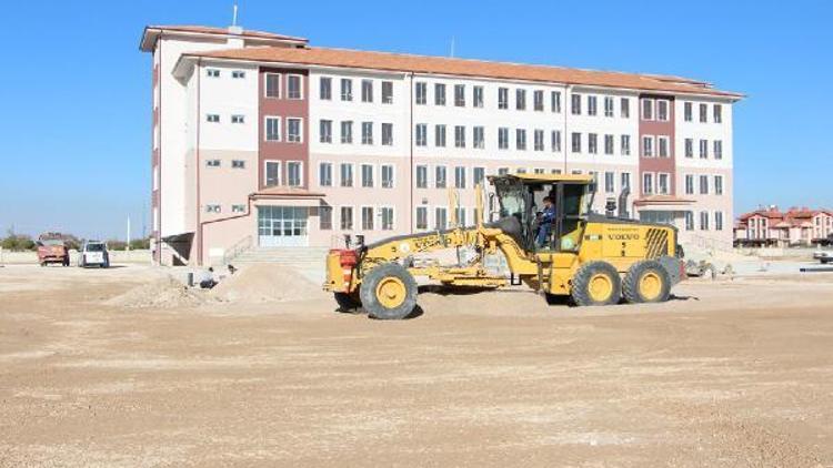 Karatay Belediyesi okul bahçelerini düzenliyor