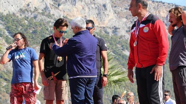 Bursalı genç paraşütçü Türkiye şampiyonu oldu