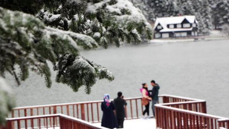 Gölcük Tabiat Parkı beyaza büründü