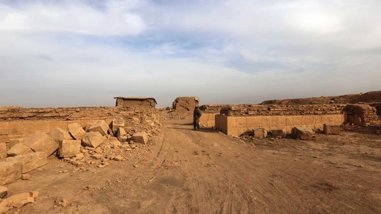DEAŞ antik Nimrud kentini paramparça etmiş