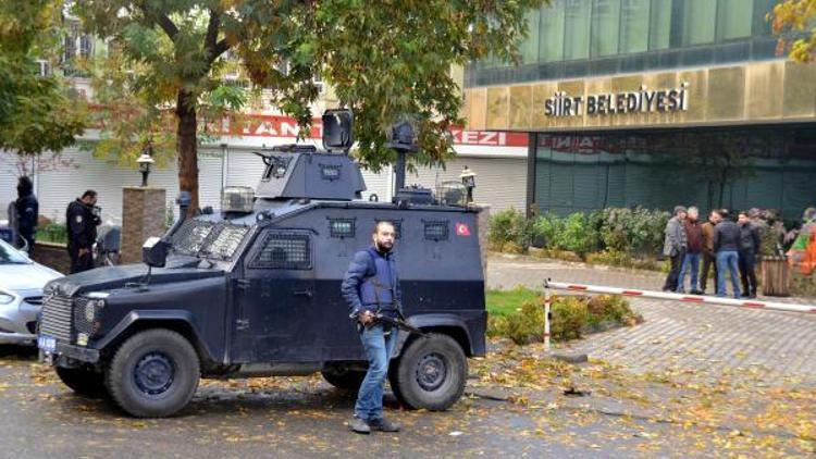 Siirte Belediye Başkanlığına kayyum olarak atanan Vali Yardımcısı göreve başladı