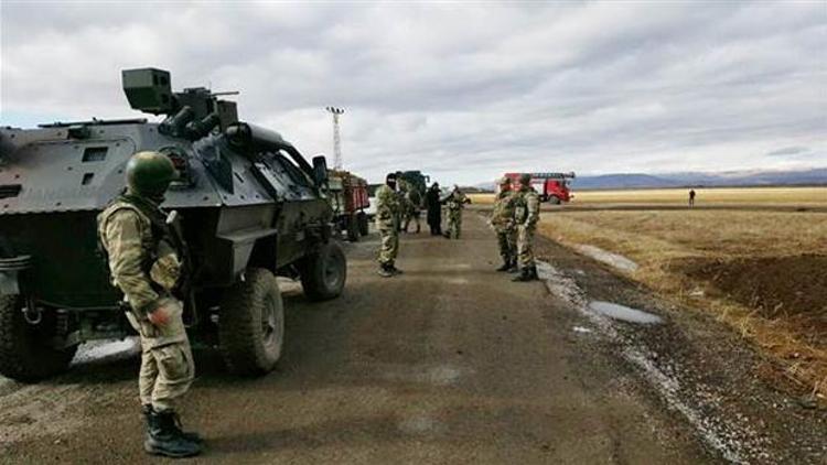 PKK, çamura saplanan bomba yüklü aracı patlattı