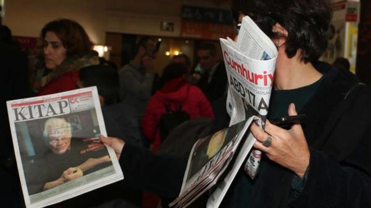 Sanatçılar, tutuklu yazarlara destek için Cumhuriyet Gazetesi imzaladı