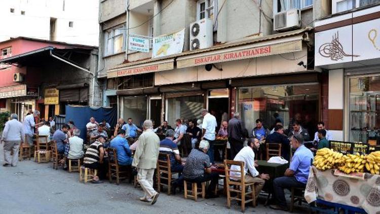 Saat, tespih ve gümüş meraklıları bu kıraathanede buluşuyor