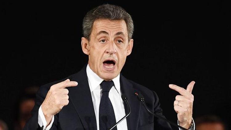 Sarkozy: Seçilirsem kimlik kontrollerini yeniden başlatacağım