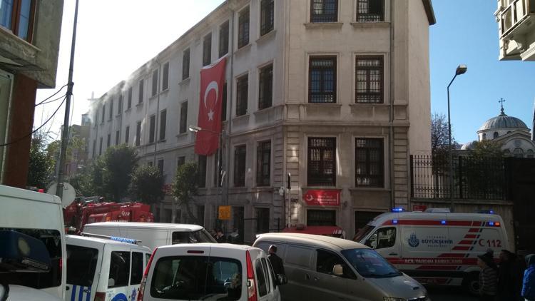 Son dakika: İstanbulun göbeğinde toplu firar... Polis ateş açtı durduramadı