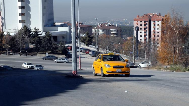 Ortada direk var yandan geç