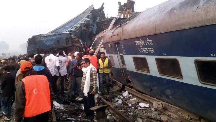 Hindistanda tren kazası: 112 ölü