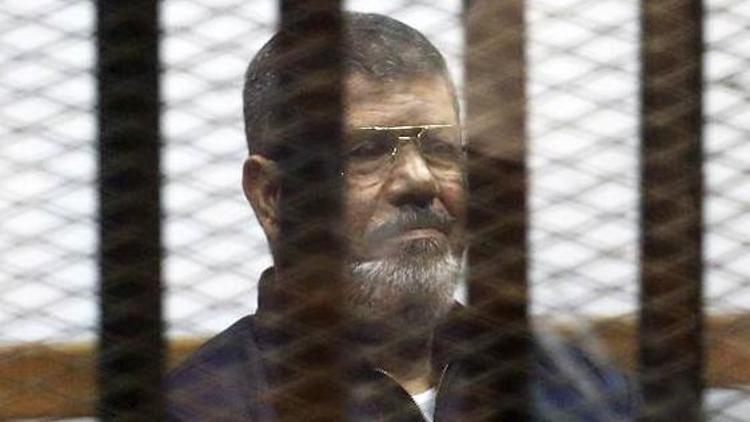 Mursi hakkındaki müebbet hapis cezası bozuldu