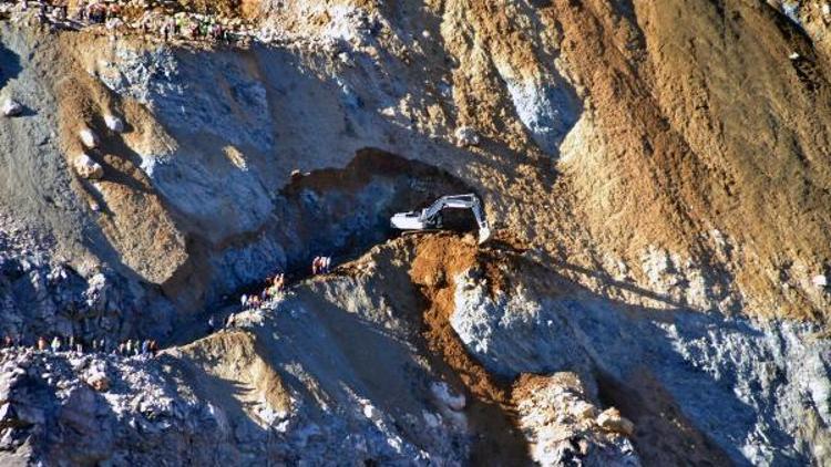 Müezzinoğlu: Heyelan altındaki 10 çalışanımıza ulaşmaya çalışıyoruz / Ek Fotoğraflar