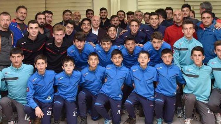 Sekmenden yıldızlara futbol dersi