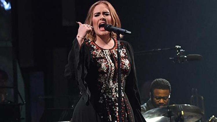 Adele bebek için müziğe ara verdi