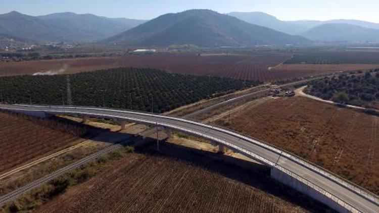 Selçuk hattında alt ve üst geçitler bitti