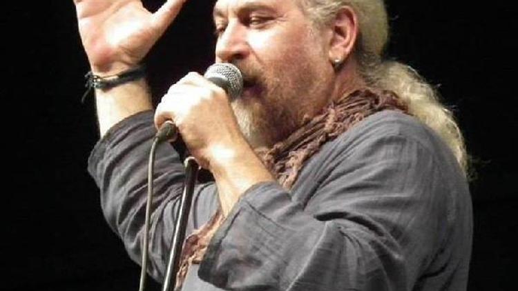 Kazada hayatını kaybeden müzisyen Us için İzmirde tören
