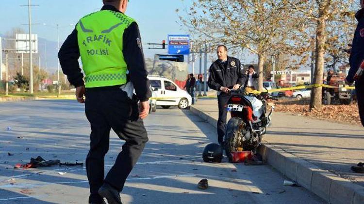 Erbaada motosiklet TIRa çarptı: 1 ölü, 1 yaralı