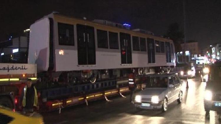 Üsküdar-Ümraniye-Çekmeköy Metrosu vagonları raylara indirildi