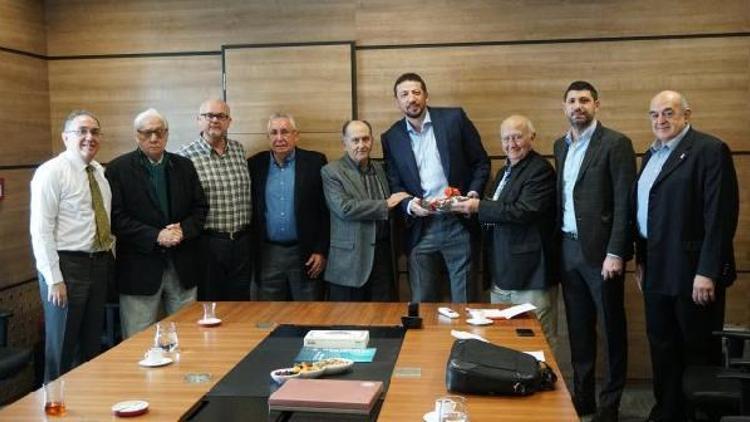 TÜBAD Yönetimi TBF Başkanı Hidayet Türkoğlunu ziyaret etti