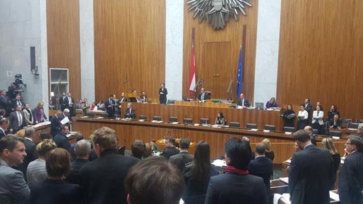Avusturya Parlamentosu’ndan Türkiye’ye silah ambargosu kararı