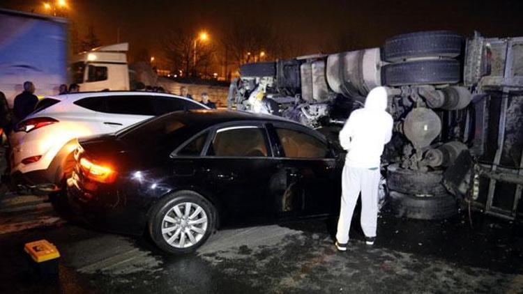 TEM Otoyolu’nda TIR dehşeti: 5 yaralı