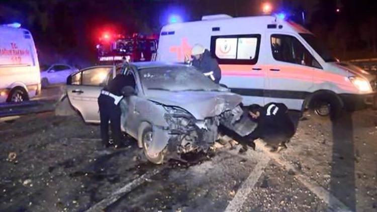 Üsküdarda sivil polis aracı kaza yaptı... Yaralılar var