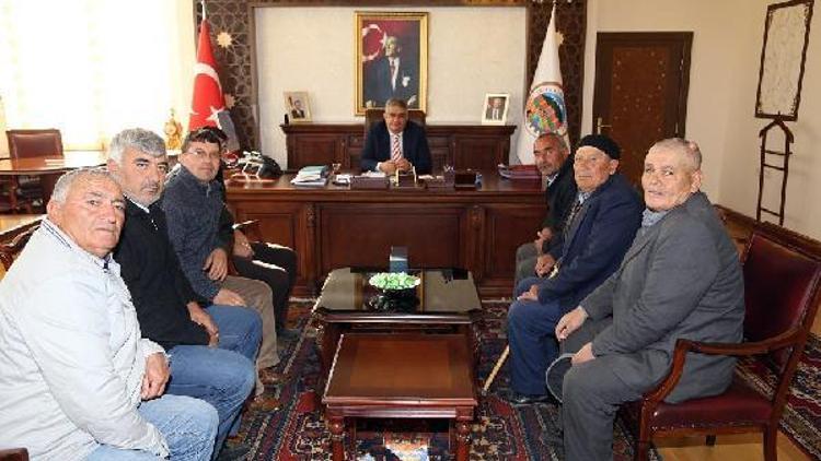 Köylüler Aksaray Valisi Aykut Pekmeze sorunlarını iletti