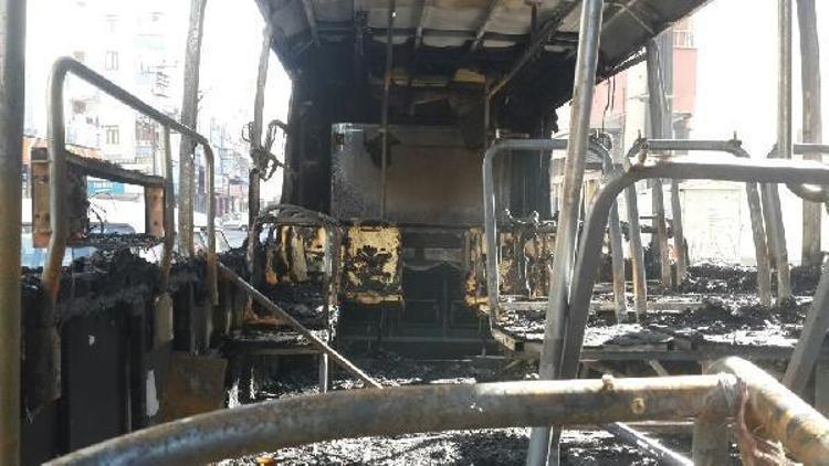 Diyarbakırda 3 gün arayla 2 halk otobüsü molotofla yakıldı