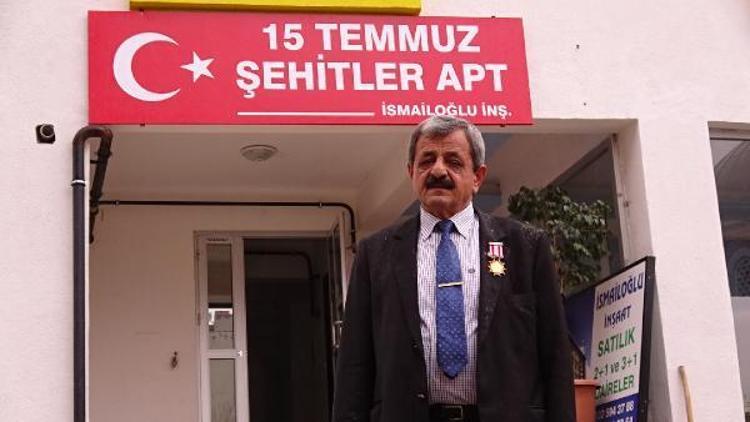 Kıbrıs gazisi yaptırdığı apartmana 15 Temmuz Şehitler adını verdi