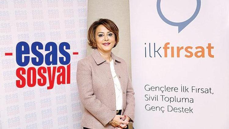 İşsiz üniversiteliler dizi seyrediyor