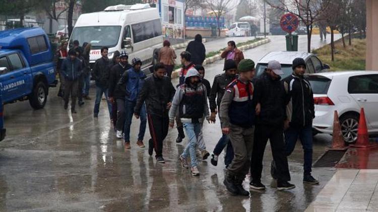 Edirne’de 165 kaçak yakalandı, 2 organizatör tutuklandı